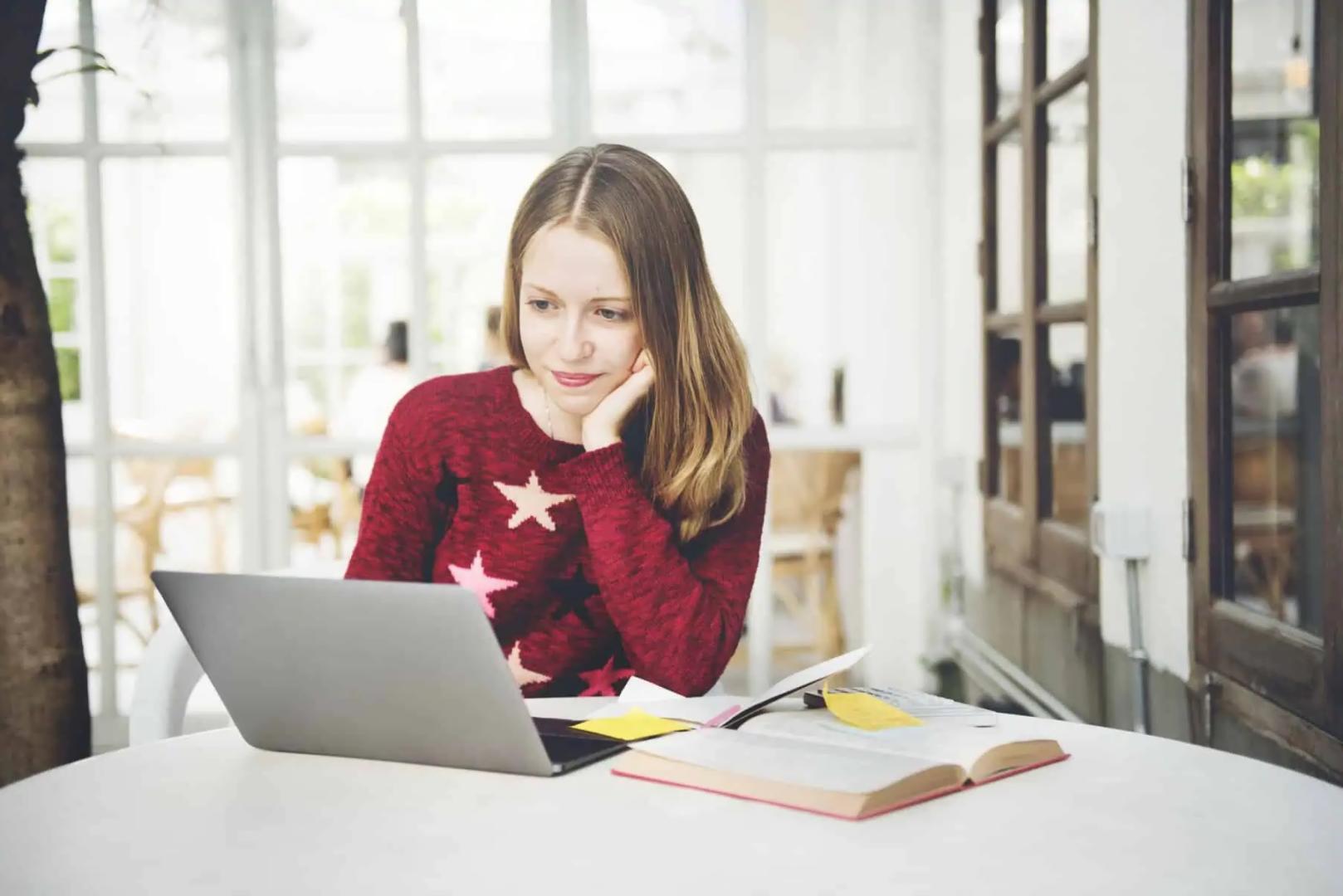 Espace de travail collaboratif avec documents financiers